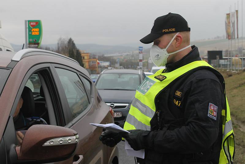 Preventivní kontrola proti koronaviru na Folmavě.