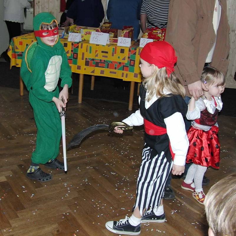 Dílské kuželkářky uspořádaly pro děti karneval, letos to byl Námořnický bál.