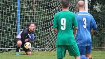 OKRESNÍ PŘEBOR II. TŘÍDY: Slovan Kvíčovice (v modrém) - Sokol Srby (v zeleném) 6:0 (4:0).