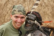 Daniel Balcar z Domažlic je fotograf a rád cestuje do netradičních lokalit. Snímky jsou ze Západní Paupy, kde navštívil domorodé kmeny Daniů a Korowajů.