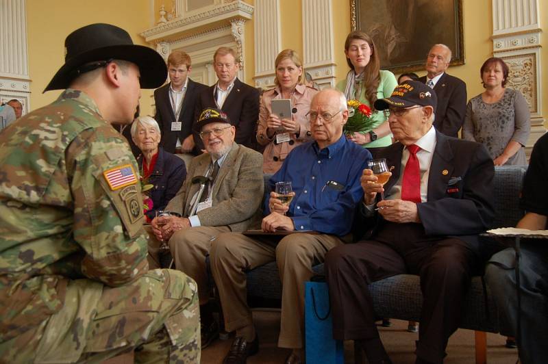 z udílení čestného občanství americkým válečným veteránům v Domažlicích.