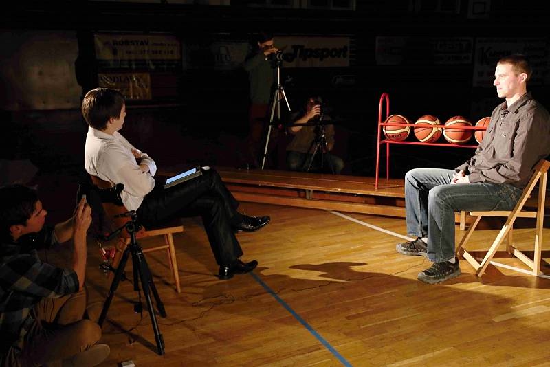 Z natáčení dokumentu o slavném období domažlického basketbalu.