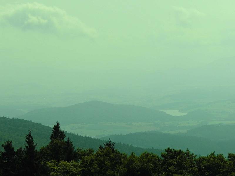 Z nejvyšší hory Českého lesa, 1042 m vysokého Čerchova. 