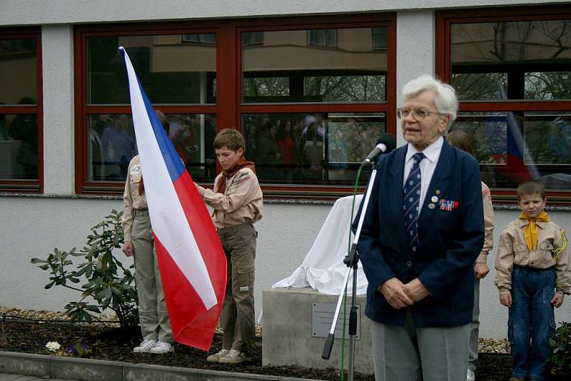 Slavnostní odhalení památníku obětem koncentračního tábora Flossenbürg.