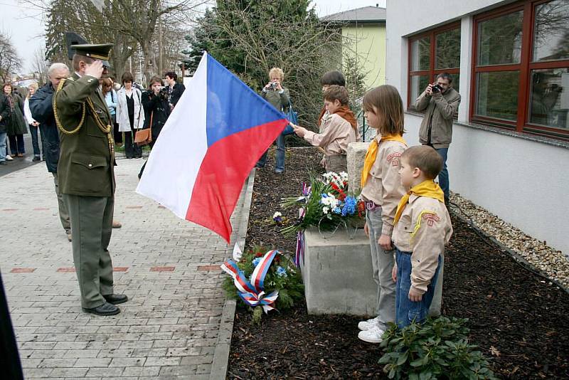Slavnostní odhalení památníku obětem koncentračního tábora Flossenbürg.