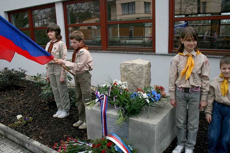 Slavnostní odhalení památníku obětem koncentračního tábora Flossenbürg.