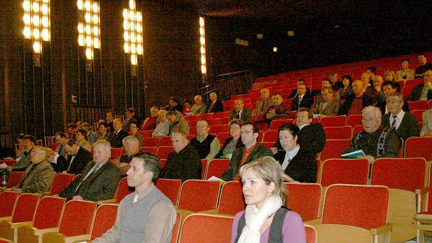 Setkání starostů s radními Plzeňského kraje v horšovskotýnském kině.