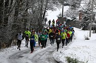 Závěrečným podnikem seriálu Běžec Chodska byla Capartická osma. Běžci se museli vypořádat se sněhem na trati.