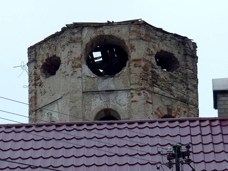 Šitbořská památka, kostel sv. Mikuláše, má už na první pohled svá nejlepší léta za sebou.