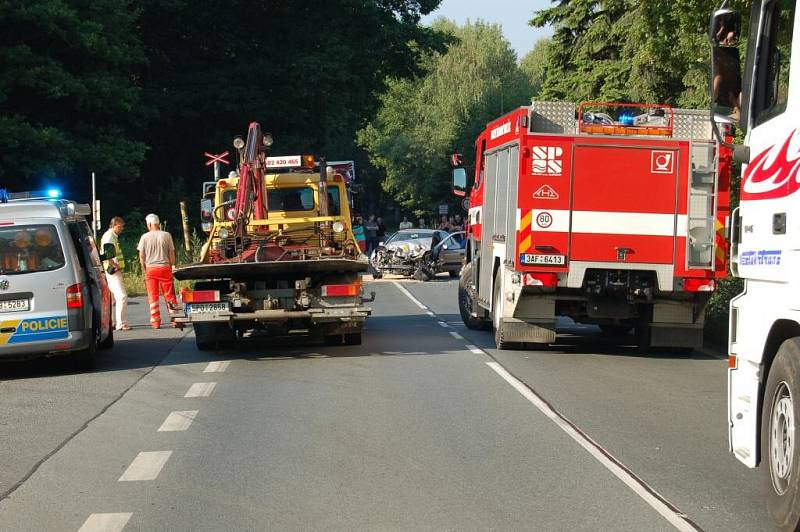 Střet vlaku s osobním vozem na Hadrovci.