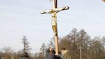 Návrat sochy Ježíše Krista na most v Horšovském Týně.