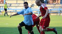 FK Holýšov B (v modrém) - Sokol Osvračín (v červeném) 2:2, na penalty 2:4.