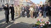 Na 73. výročí konce druhé světové války dorazil válečný veterán James Duncan (93), který Domažlice osvobozoval.