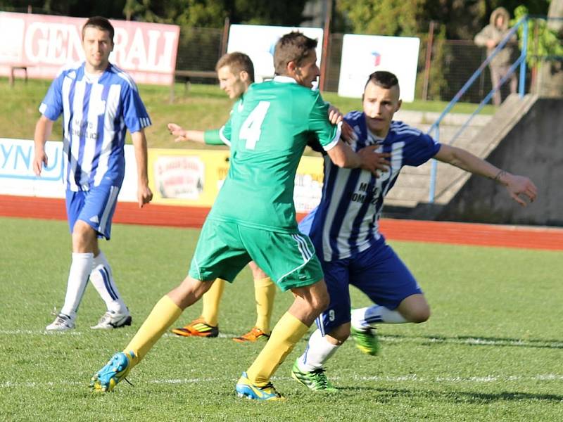 Z utkání třetiligové Jiskry Domažlice s 1. FC Karlovy Vary.