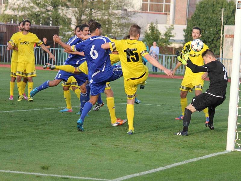 Třetiligové derby mezi FK Tachov a Jiskrou Domažlice.