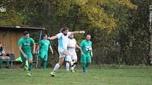 Sokol Babylon (v bílém) - Sokol Luženice (v zeleném) 0:1 (0:1).