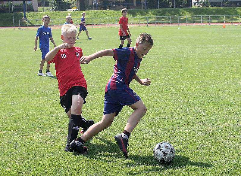 Fotbalisté z domažlické Jiskry si ve středu zahráli přátelský zápas se žáky FK Hodonín.