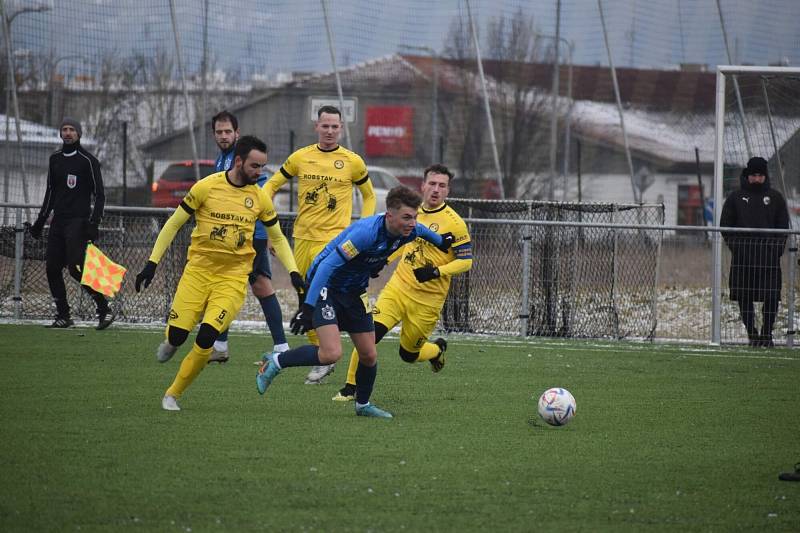 SOUBOJ TÝMŮ Z ČFL mezi Robstavem Přeštice a domažlickou Jiskrou skončil remízou 5:5. Foto: Jiří Pojar