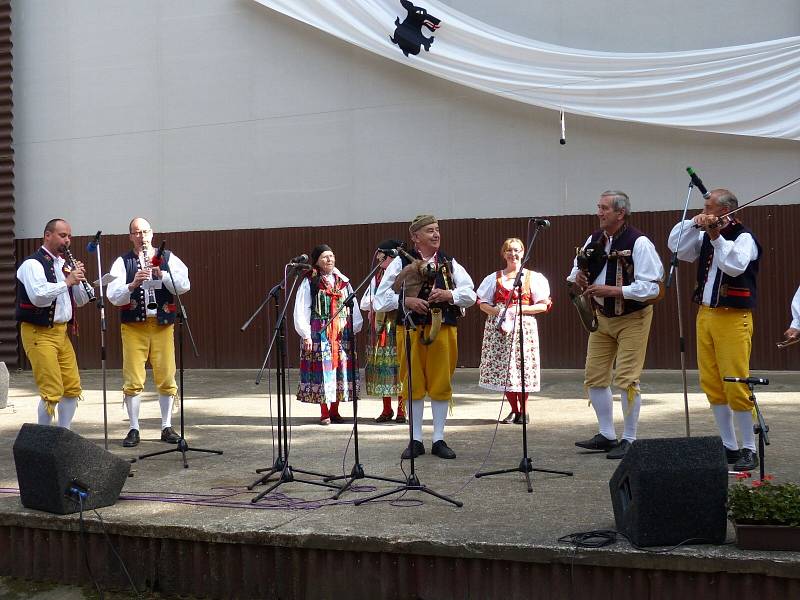 Klenotnicový pořad udělal tečku za svátkem folkloru. 