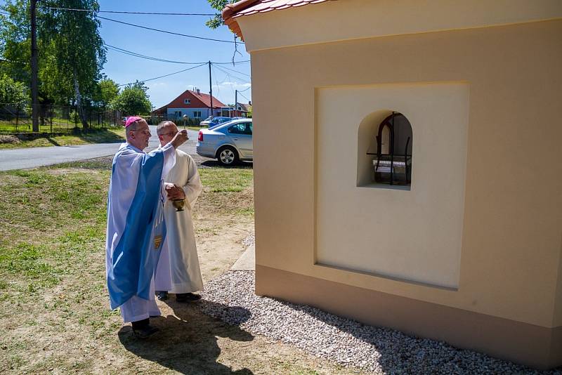 Biskup vysvětil kapli v Černovicích.