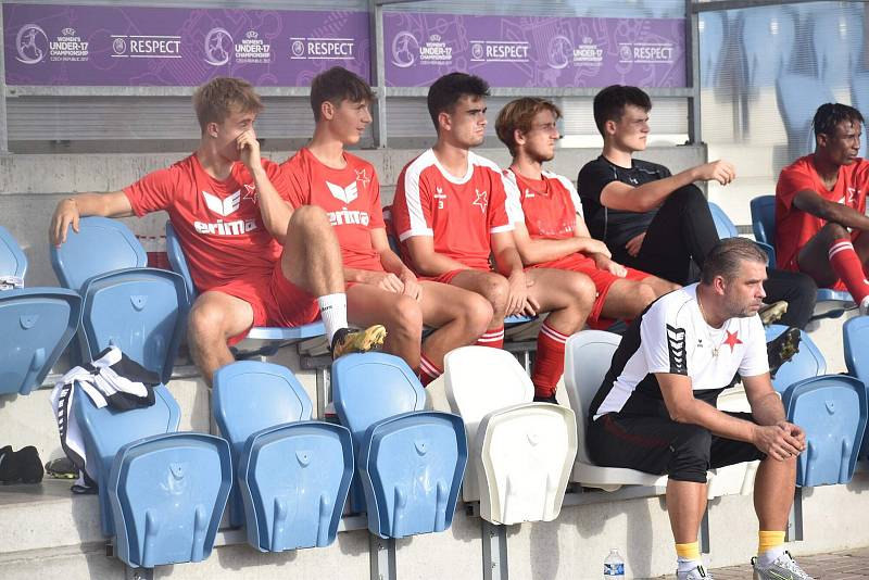 6. kolo FORTUNA ČFL A: TJ Jiskra Domažlice (na snímku fotbalisté v bílých dresech) - FC Slavia Karlovy Vary 2:2 (2:1).