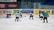 Hokejisté čtvrtých tříd HC Domažlice si zahráli proti plzeňským indiánům v ČEZ aréně.