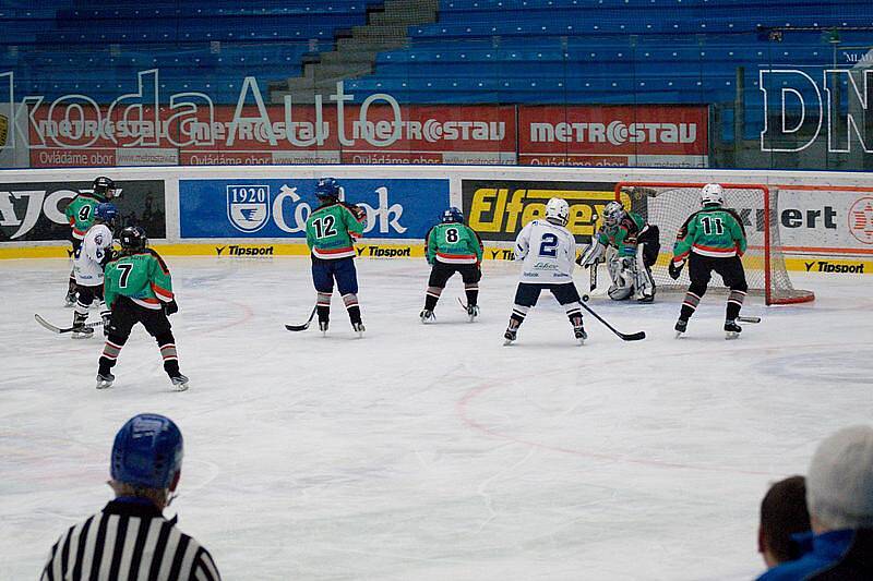 Hokejisté čtvrtých tříd HC Domažlice si zahráli proti plzeňským indiánům v ČEZ aréně.