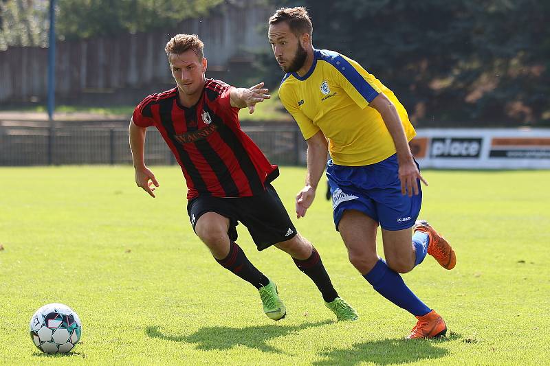 SK Rakovník  (ve žlutém) dobře začal, vedl 2:0, ale po obratu slavily Domažlice výhru 4:3.