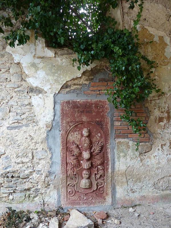 Šitbořská památka, kostel sv. Mikuláše, má už na první pohled svá nejlepší léta za sebou.