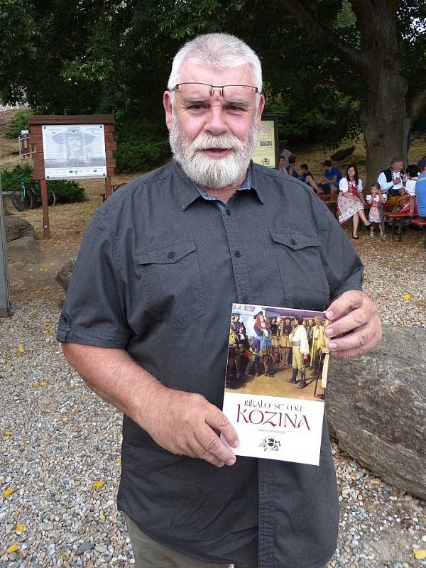 MILOŠ NOVOTNÝ nám zapózoval se svou knihou věnovanou životu újezdského rodáka, který jako rebel skončil na šibenici.