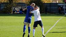 13. kolo FORTUNA ČFL, skupina A: FK Motorlet Praha (modří) - TJ Jiskra Domažlice (hráči v bílých dresech) 1:1 (1:1).