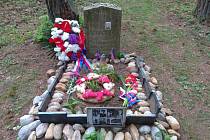 Na pilota Kirghama vzpomněli i u pomníku v Zadní Hoře.