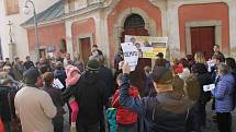 Demonstrace se uskutečnila v pondělí na náměstí Míru.