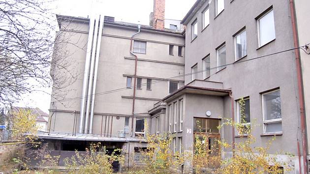 ZCHÁTRALÝ AREÁL bývalé nemocnice stál v centru města od uzavření v prosinci 2005 do demolice v březnu 2013. 