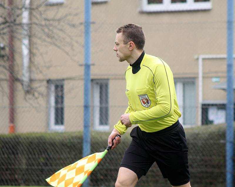Fotbalisté TJ Jiskra Domažlice (na archivním snímku hráči v bílých dresech) prohráli v neděli dopoledne na hřišti příbramského béčka 0:2.