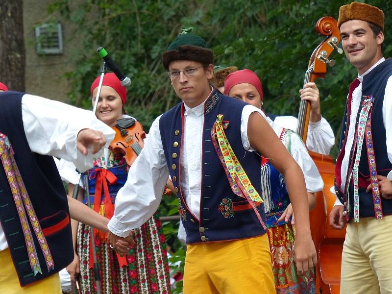 Klenotnicový pořad udělal tečku za svátkem folkloru. 