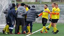 19. kolo KPM: Slavia Vejprnice - Jiskra Domažlice B (žlutí) 1:2.