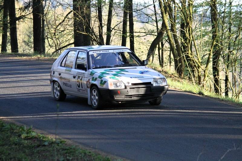 Cíl jedné rychlostní zkoušky byl opět na Hájovně u Kdyně. A vozy WRC přilákaly mnohem víc diváků než v předešlých letech. Auta diváků stála až do staré Kdyně.