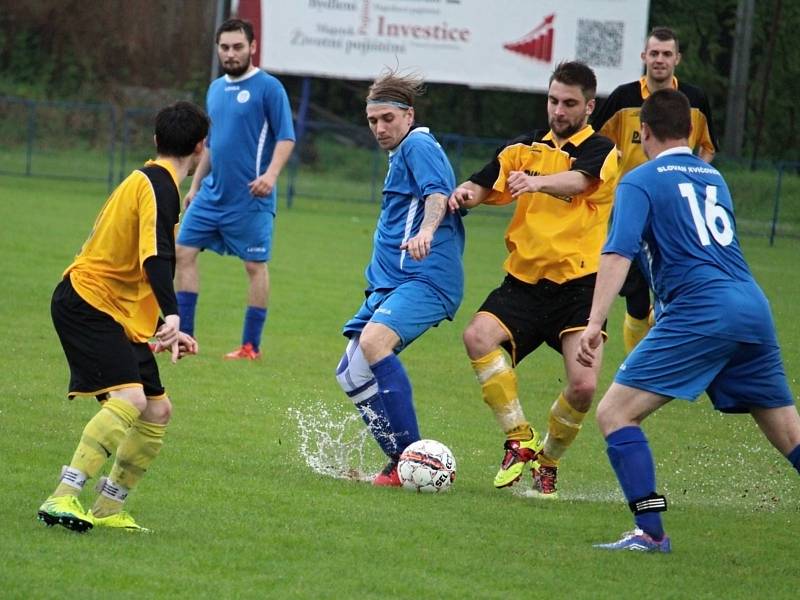 Sousedské derby v Holýšově skončilo vysokou výhrou rezervy domácího FK, která v přímém souboji o osmou příčku tabulky okresního přeboru porazila Kvíčovice 7:2.