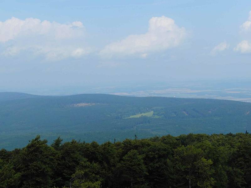 Z nejvyšší hory Českého lesa, 1042 m vysokého Čerchova. 