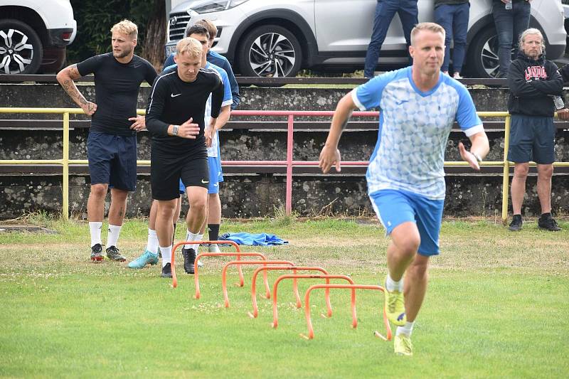 Fotbalisté Jiskry Domažlice na čtvrtečním zahájení letní přípravy.