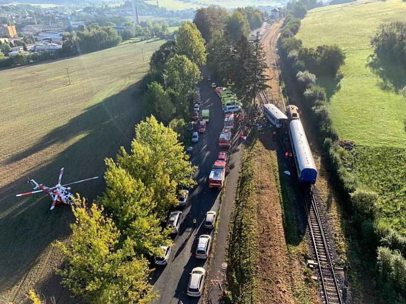 Vlaková nehoda se stala těsně za nádražní budovou ve Kdyni.