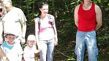 Děti s rodiči se vydaly do pohádkového lesa, který pro ně připravili pracovníci Domina.