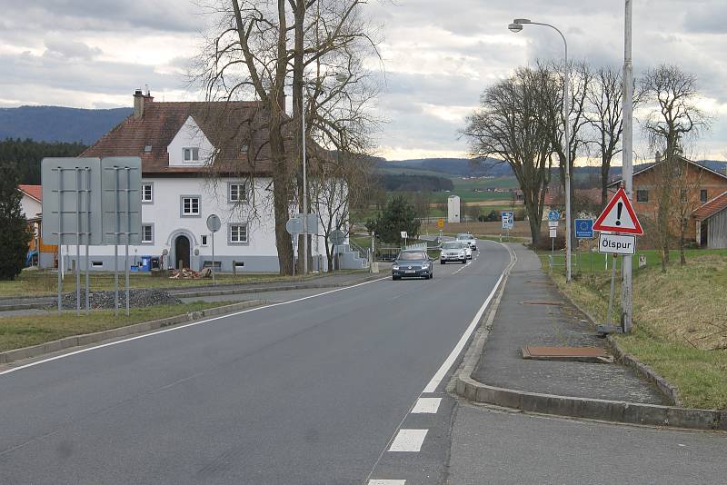 Hraniční přechod Všeruby by měl zůstat stále otevřený, ale jen pro osoby, které jezdí přes hranice pravidelně, například za prací.