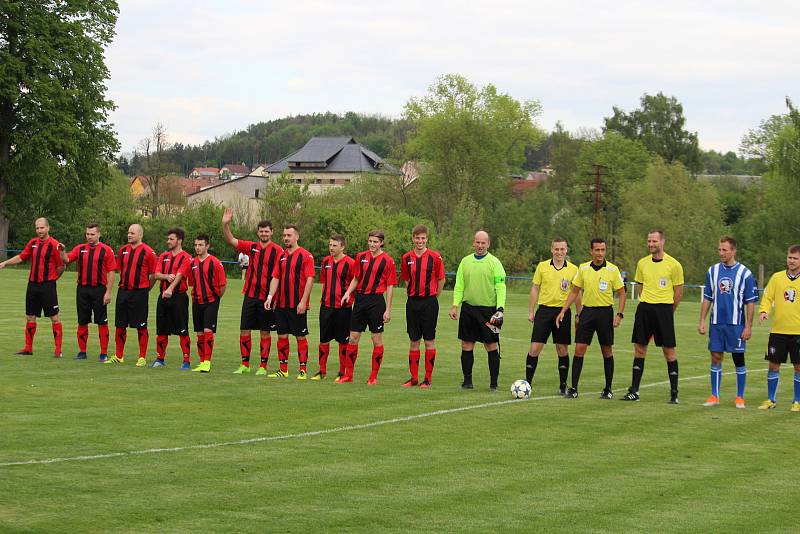 Staňkovští fotbalisté zdolali hokejisty Plzně 4:2.