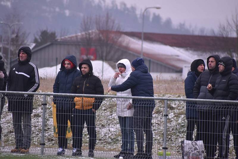 SOUBOJ TÝMŮ Z ČFL mezi Robstavem Přeštice a domažlickou Jiskrou skončil remízou 5:5. Foto: Jiří Pojar