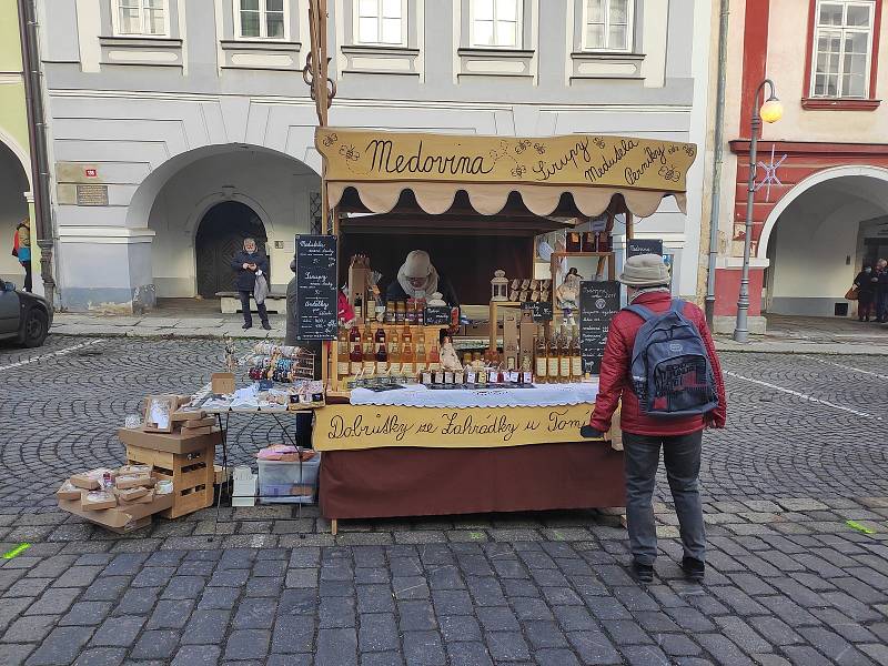 Jednodenní Vánoční trhy v Domažlicích přilákaly v sobotu 18. prosince spoustu návštěvníků. Lidé zavzpomínali i na Havla, který zemřel přesně před deseti lety.