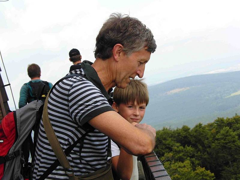 Z nejvyšší hory Českého lesa, 1042 m vysokého Čerchova. 