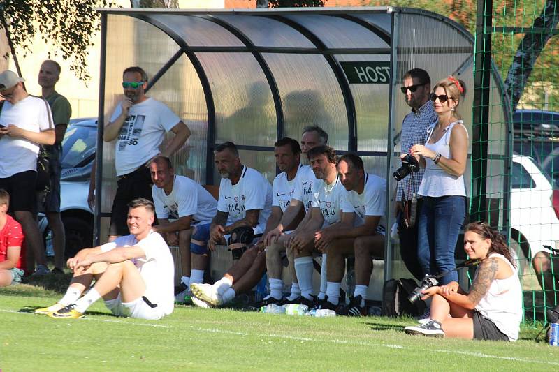 Přátelský zápas na oslavu 55 let herce Ivana Trojana v Krchlebech: šKrchlebský samet - Real Top Praha 6:10.