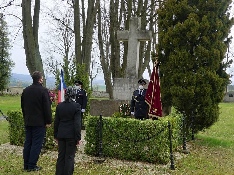 Letošní zastavení u hrobu Heinricha Coudenhove - Kalergi, letos v květnu uplyne 115 let od úmrtí hraběte.
